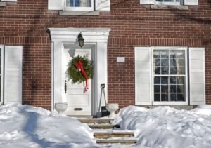 20 DIY Christmas Door Decorations 20 DIY Christmas Door Decorations