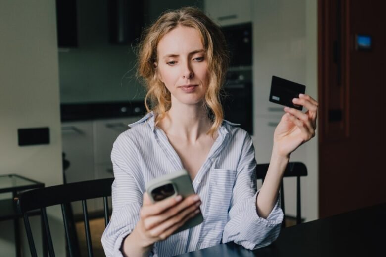 Disadvantages of Utilizing Credit score Playing cards: What You Ought to Know
